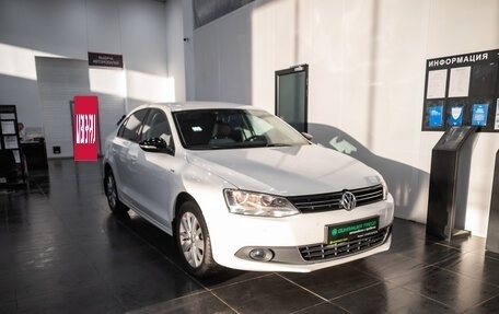 Volkswagen Jetta VI, 2013 год, 999 000 рублей, 3 фотография
