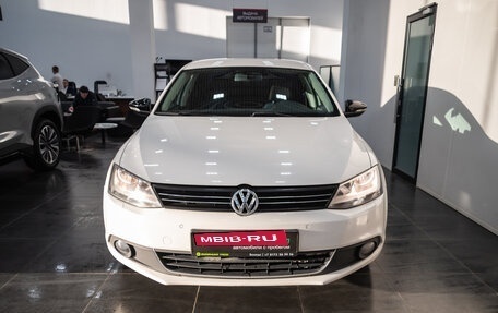 Volkswagen Jetta VI, 2013 год, 999 000 рублей, 2 фотография
