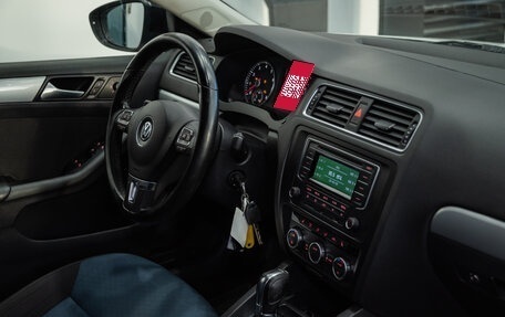 Volkswagen Jetta VI, 2013 год, 999 000 рублей, 16 фотография
