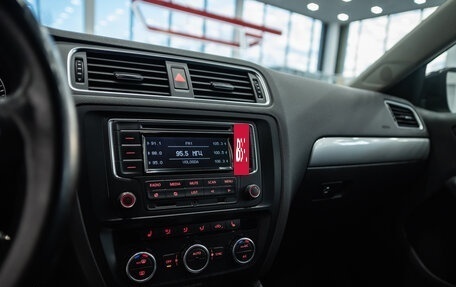Volkswagen Jetta VI, 2013 год, 999 000 рублей, 18 фотография