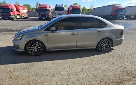 Volkswagen Polo VI (EU Market), 2018 год, 1 050 000 рублей, 2 фотография