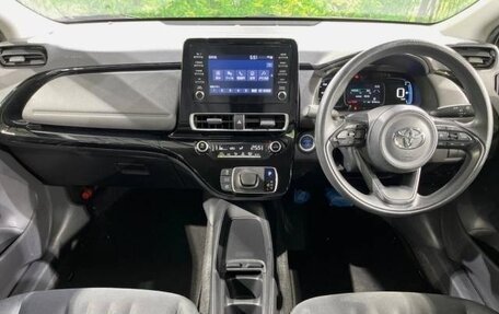 Toyota Aqua, 2021 год, 1 300 000 рублей, 6 фотография