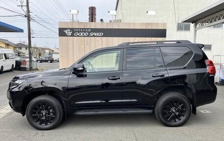 Toyota Land Cruiser Prado 150 рестайлинг 2, 2022 год, 3 720 000 рублей, 8 фотография