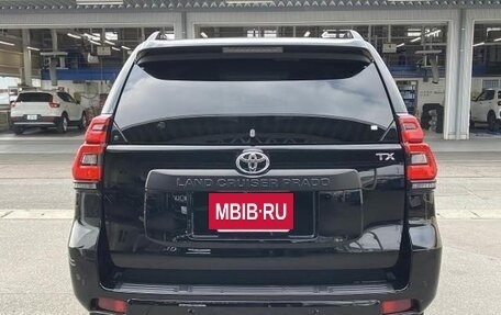 Toyota Land Cruiser Prado 150 рестайлинг 2, 2022 год, 3 720 000 рублей, 6 фотография