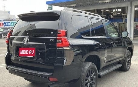 Toyota Land Cruiser Prado 150 рестайлинг 2, 2022 год, 3 720 000 рублей, 5 фотография