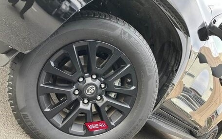 Toyota Land Cruiser Prado 150 рестайлинг 2, 2022 год, 3 720 000 рублей, 10 фотография