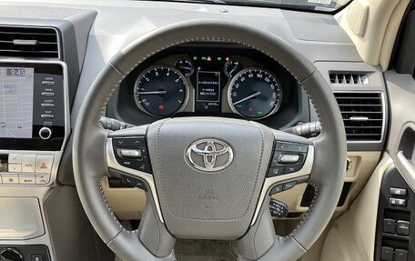 Toyota Land Cruiser Prado 150 рестайлинг 2, 2022 год, 3 720 000 рублей, 13 фотография