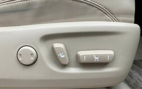 Toyota Land Cruiser Prado 150 рестайлинг 2, 2022 год, 3 720 000 рублей, 16 фотография