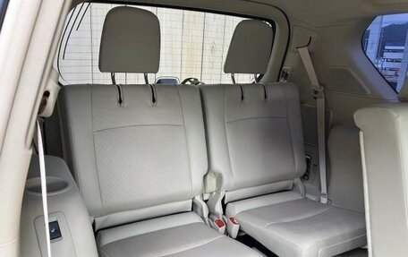 Toyota Land Cruiser Prado 150 рестайлинг 2, 2022 год, 3 720 000 рублей, 19 фотография