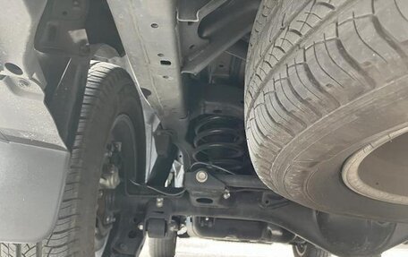 Toyota Land Cruiser Prado 150 рестайлинг 2, 2022 год, 3 720 000 рублей, 28 фотография