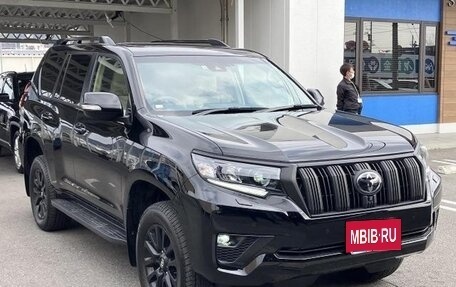 Toyota Land Cruiser Prado 150 рестайлинг 2, 2022 год, 3 720 000 рублей, 3 фотография