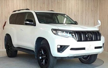 Toyota Land Cruiser Prado 150 рестайлинг 2, 2022 год, 3 700 000 рублей, 2 фотография
