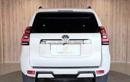 Toyota Land Cruiser Prado 150 рестайлинг 2, 2022 год, 3 700 000 рублей, 5 фотография