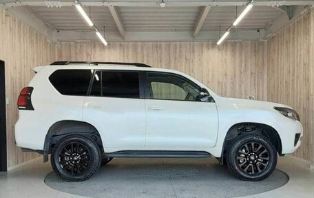 Toyota Land Cruiser Prado 150 рестайлинг 2, 2022 год, 3 700 000 рублей, 3 фотография