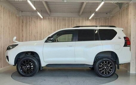 Toyota Land Cruiser Prado 150 рестайлинг 2, 2022 год, 3 700 000 рублей, 7 фотография