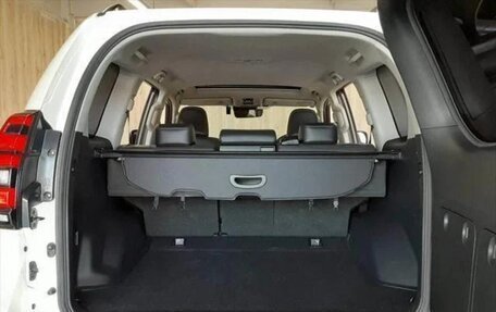 Toyota Land Cruiser Prado 150 рестайлинг 2, 2022 год, 3 700 000 рублей, 15 фотография