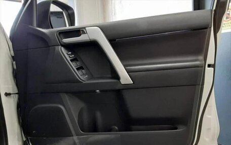 Toyota Land Cruiser Prado 150 рестайлинг 2, 2022 год, 3 700 000 рублей, 24 фотография