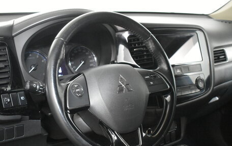 Mitsubishi Outlander III рестайлинг 3, 2018 год, 1 549 000 рублей, 9 фотография