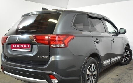 Mitsubishi Outlander III рестайлинг 3, 2018 год, 1 549 000 рублей, 6 фотография