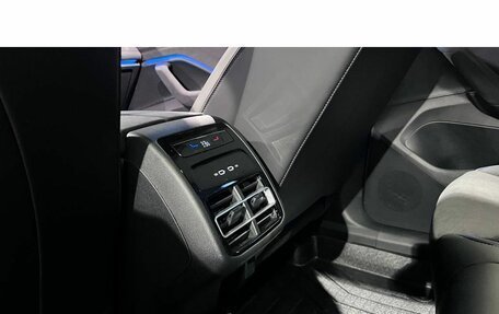 Volkswagen Tiguan, 2024 год, 5 200 000 рублей, 12 фотография