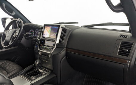 Toyota Land Cruiser 200, 2018 год, 7 850 000 рублей, 8 фотография