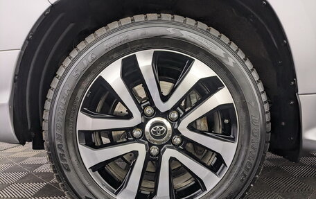 Toyota Land Cruiser 200, 2018 год, 7 850 000 рублей, 6 фотография