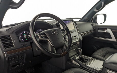 Toyota Land Cruiser 200, 2018 год, 7 850 000 рублей, 3 фотография