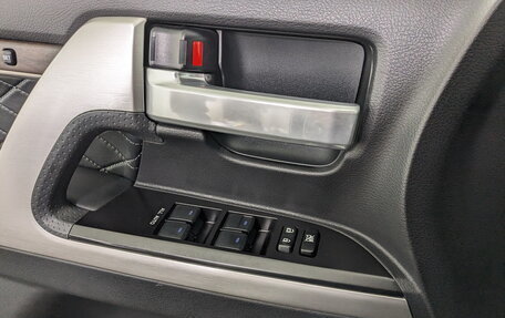 Toyota Land Cruiser 200, 2018 год, 7 850 000 рублей, 14 фотография