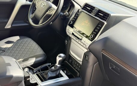 Toyota Land Cruiser Prado 150 рестайлинг 2, 2021 год, 6 650 000 рублей, 7 фотография