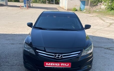 Hyundai Solaris II рестайлинг, 2015 год, 950 000 рублей, 2 фотография