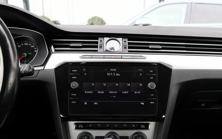 Volkswagen Passat B8 рестайлинг, 2017 год, 1 585 000 рублей, 11 фотография