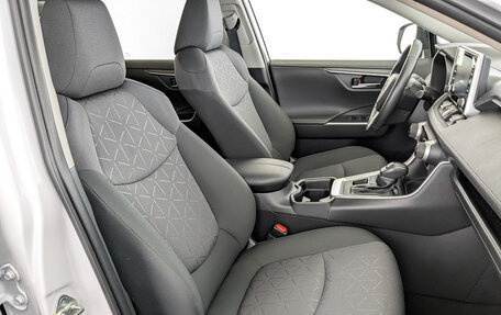 Toyota RAV4, 2021 год, 3 800 000 рублей, 23 фотография