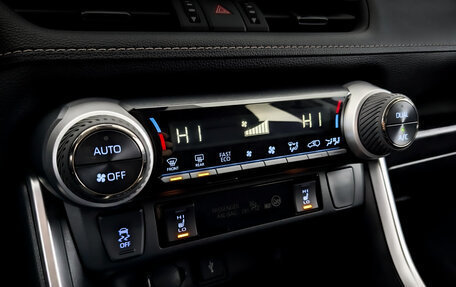 Toyota RAV4, 2021 год, 3 800 000 рублей, 26 фотография
