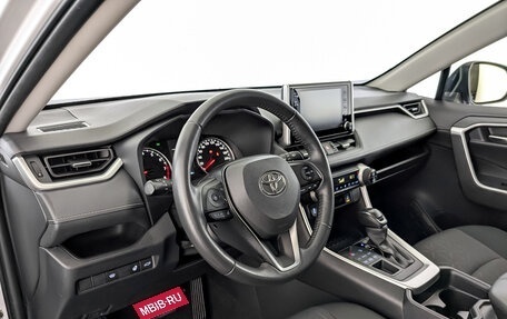 Toyota RAV4, 2021 год, 3 800 000 рублей, 16 фотография