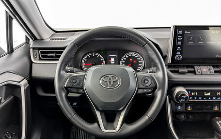 Toyota RAV4, 2021 год, 3 800 000 рублей, 21 фотография