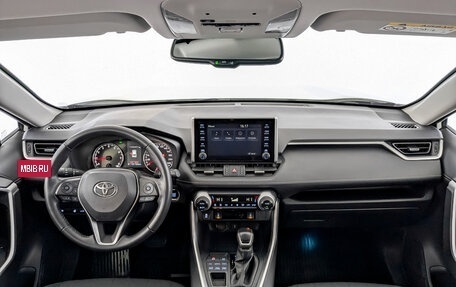 Toyota RAV4, 2021 год, 3 800 000 рублей, 14 фотография