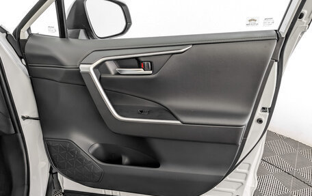 Toyota RAV4, 2021 год, 3 800 000 рублей, 24 фотография