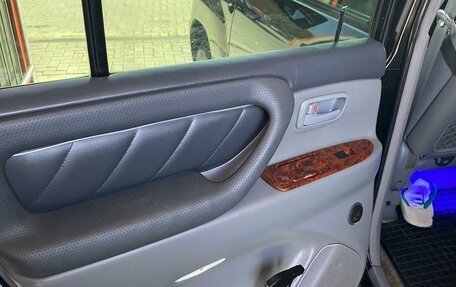 Toyota Land Cruiser 100 рестайлинг 2, 2001 год, 2 099 990 рублей, 6 фотография