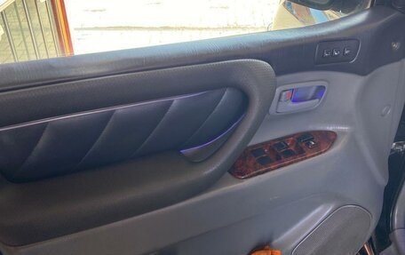 Toyota Land Cruiser 100 рестайлинг 2, 2001 год, 2 099 990 рублей, 18 фотография
