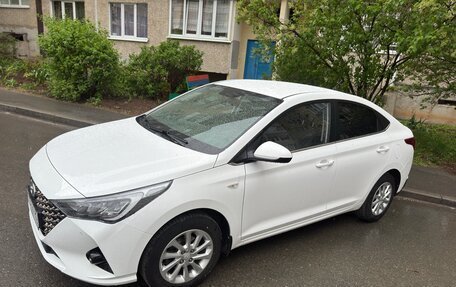 Hyundai Solaris II рестайлинг, 2021 год, 1 577 000 рублей, 2 фотография