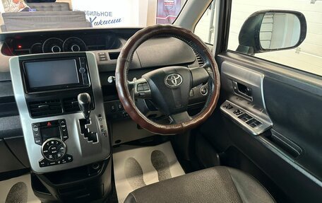 Toyota Voxy II, 2012 год, 1 799 000 рублей, 15 фотография