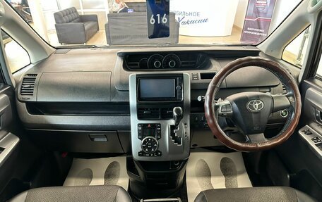Toyota Voxy II, 2012 год, 1 799 000 рублей, 16 фотография