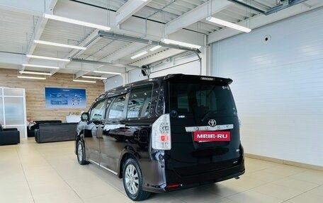 Toyota Voxy II, 2012 год, 1 799 000 рублей, 4 фотография
