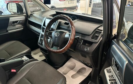 Toyota Voxy II, 2012 год, 1 799 000 рублей, 10 фотография