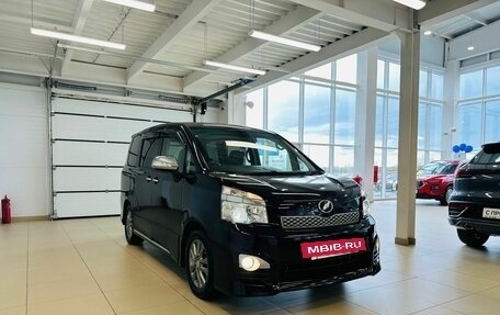 Toyota Voxy II, 2012 год, 1 799 000 рублей, 8 фотография