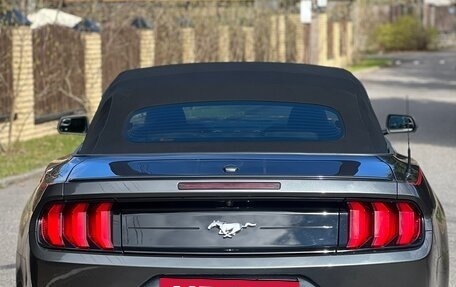 Ford Mustang VI рестайлинг, 2020 год, 1 700 000 рублей, 4 фотография