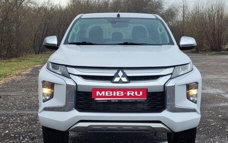 Mitsubishi L200 IV рестайлинг, 2019 год, 2 400 000 рублей, 2 фотография