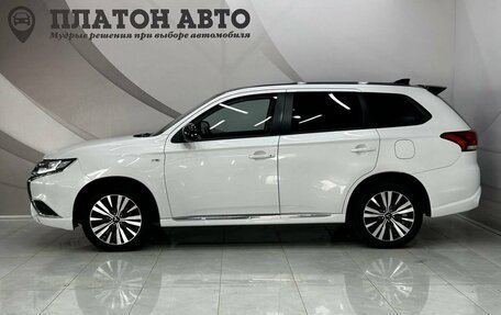 Mitsubishi Outlander III рестайлинг 3, 2022 год, 2 470 000 рублей, 7 фотография