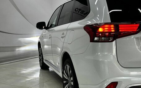 Mitsubishi Outlander III рестайлинг 3, 2022 год, 2 470 000 рублей, 12 фотография