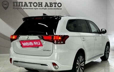 Mitsubishi Outlander III рестайлинг 3, 2022 год, 2 470 000 рублей, 2 фотография